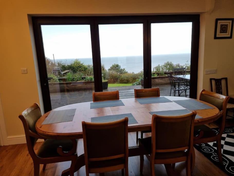 Spacious Detached Home With Beautiful Seaviews, Sleeps 6 Trimingham エクステリア 写真
