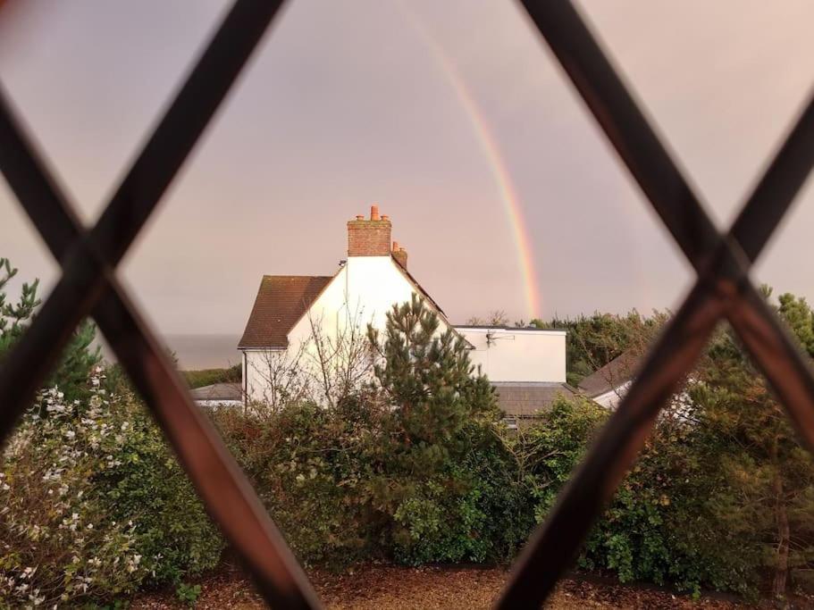 Spacious Detached Home With Beautiful Seaviews, Sleeps 6 Trimingham エクステリア 写真